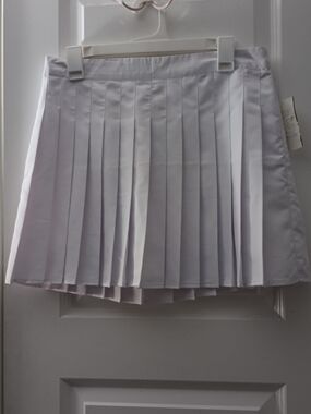 Women’s White Pleated Mini Skirt